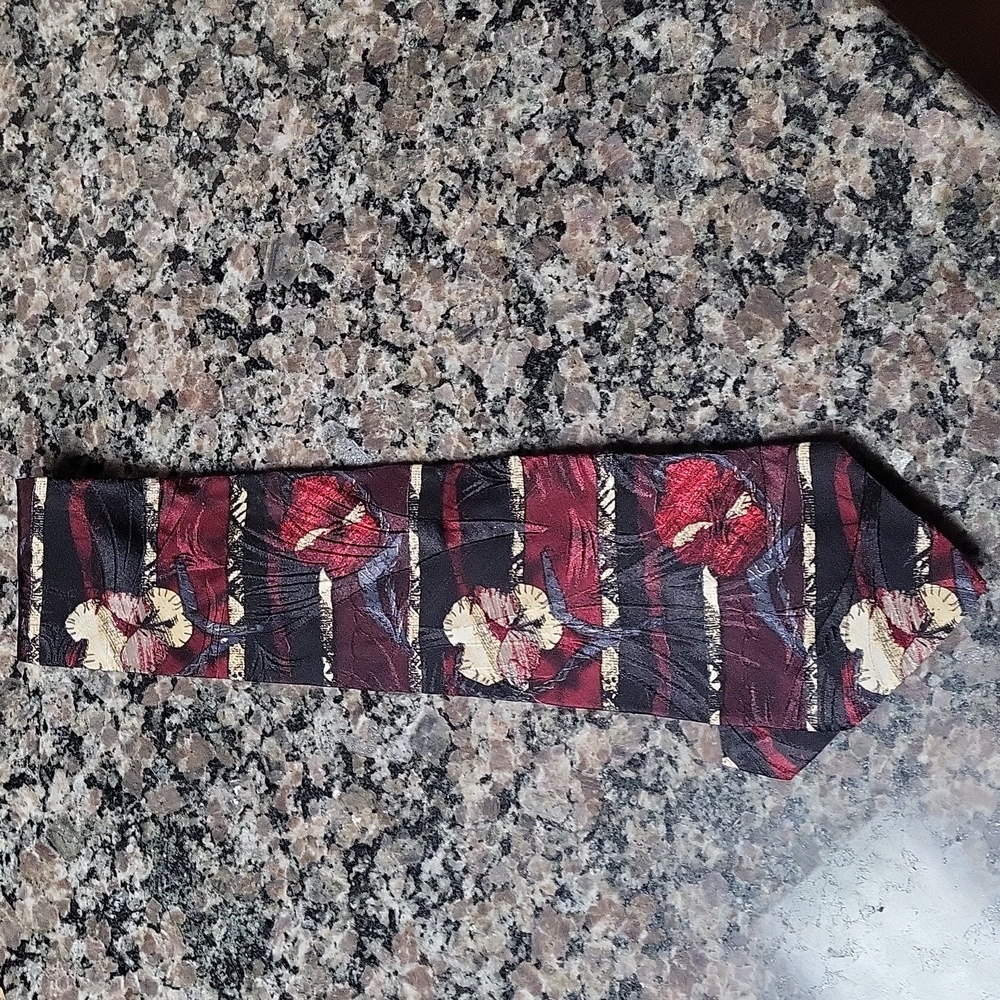 Bugatti vintage tie red cream flower pattern 100% silk